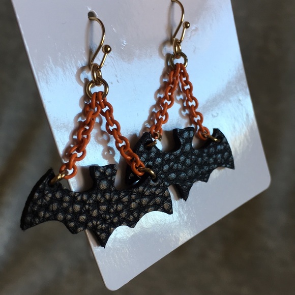 Halloween Dangling Flying Bat Pierced Fashion Earrings NWT metal vinyl. - Picture 7 of 11